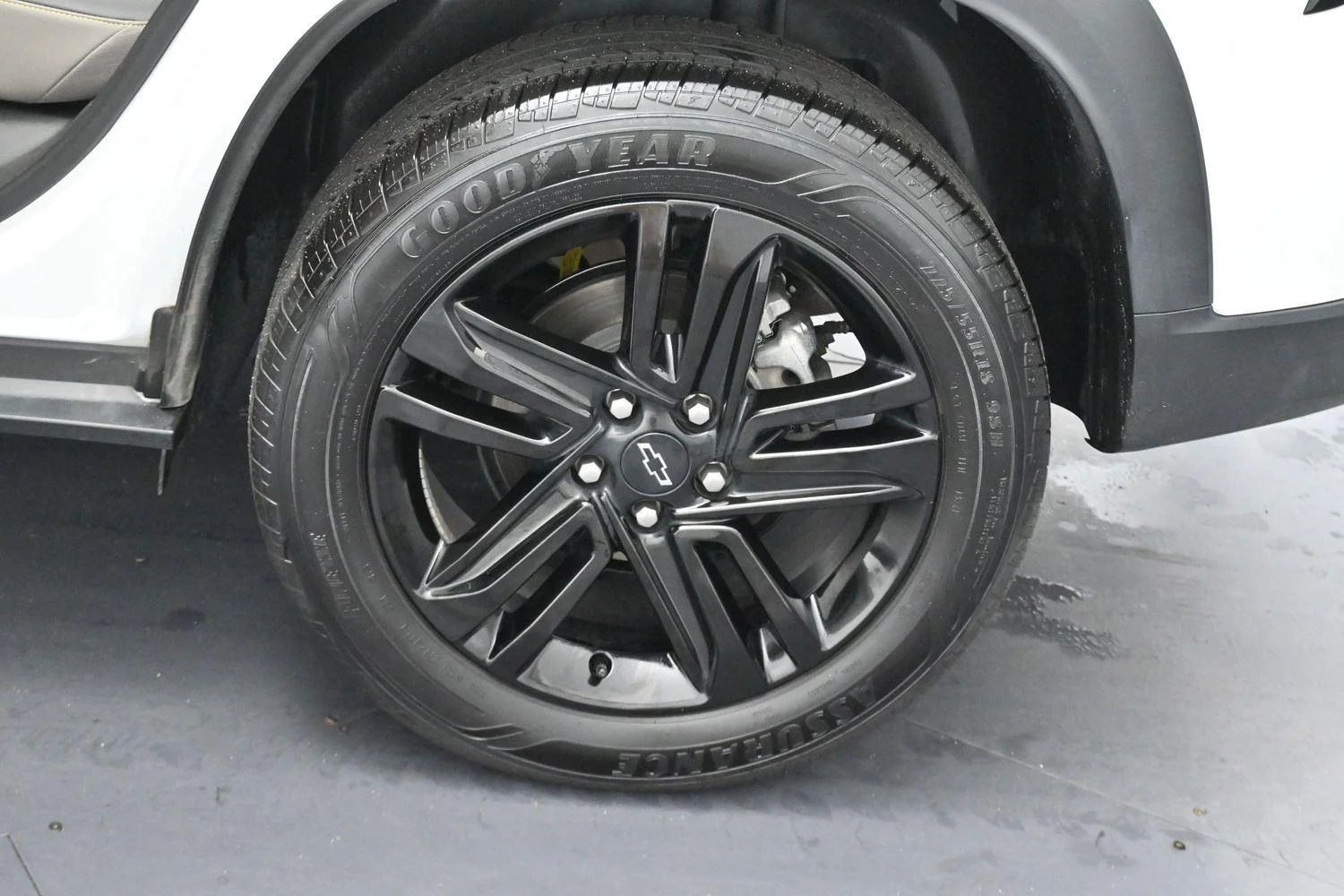 Used 2025 Summit White Chevrolet ACTIV image 32