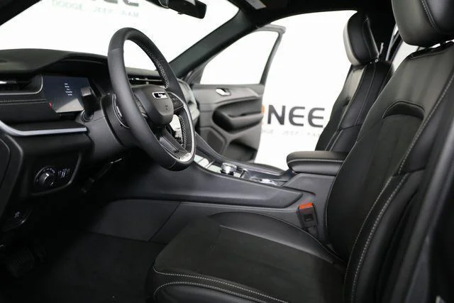 2025 Jeep Grand Cherokee Altitude - Photo 19