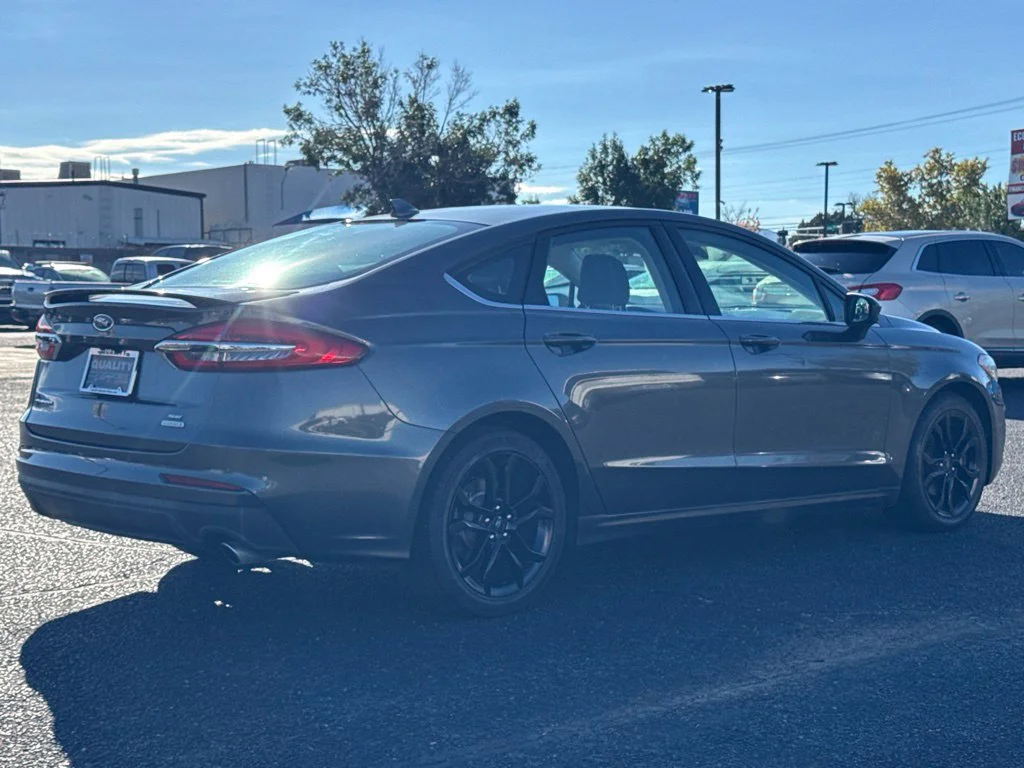 2020 Ford Fusion SE - Photo 8