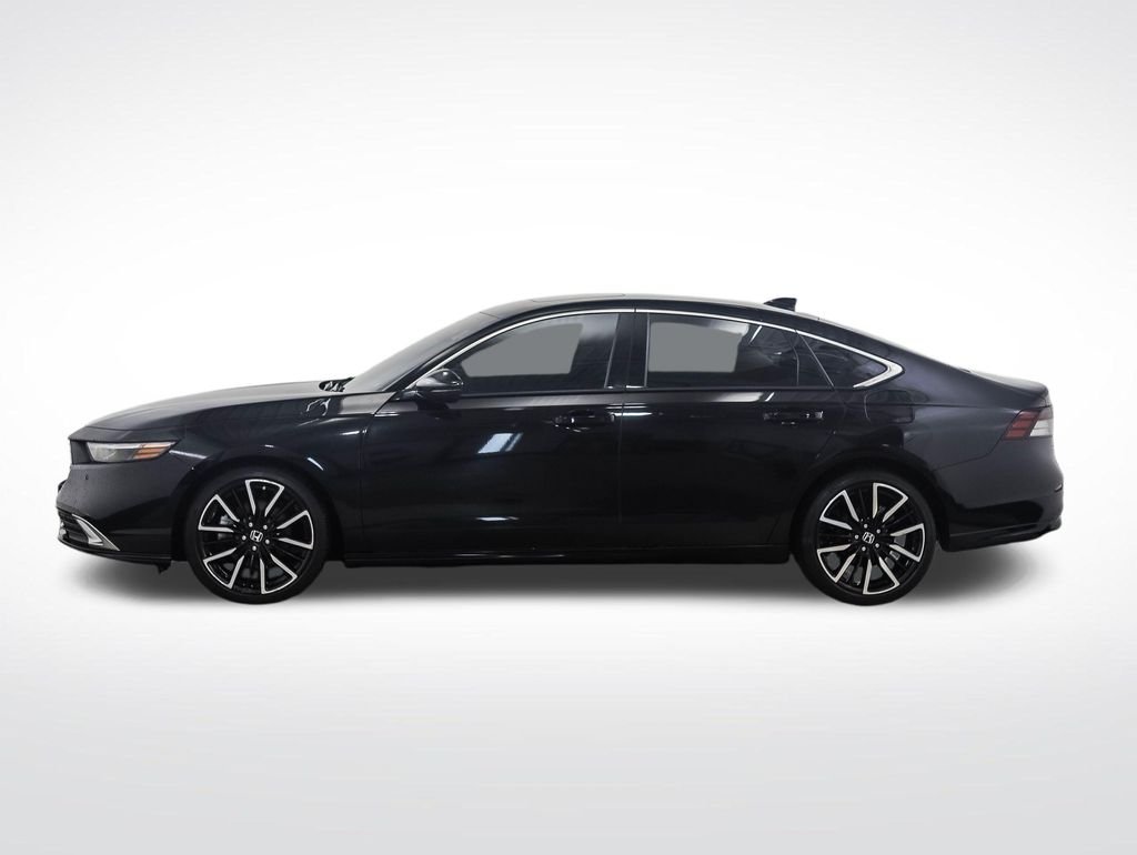 Used 2024 Crystal Black Pearl Honda Touring image 2