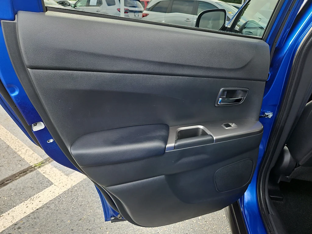 Used 2026 Octane Blue Metallic Mitsubishi SE image 15