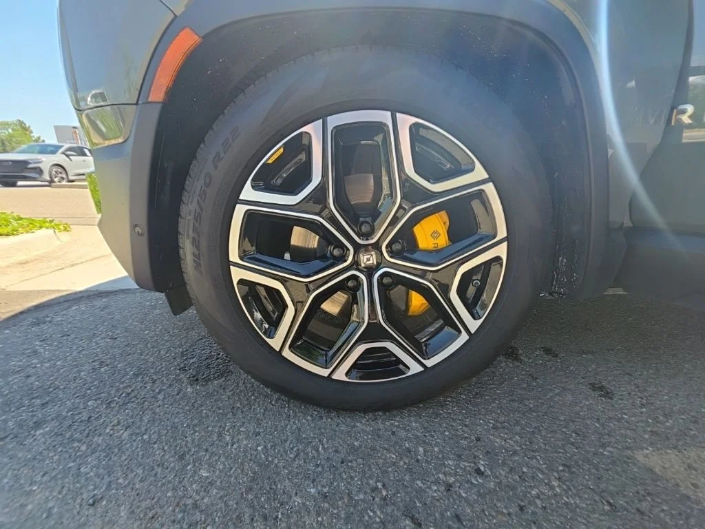 Used 2022  Rivian Launch Edition image 24