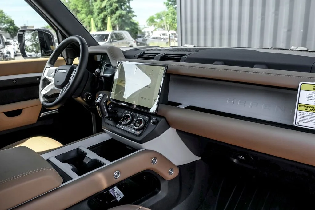 New 2026 Fuji White Land Rover X-Dynamic SE image 23
