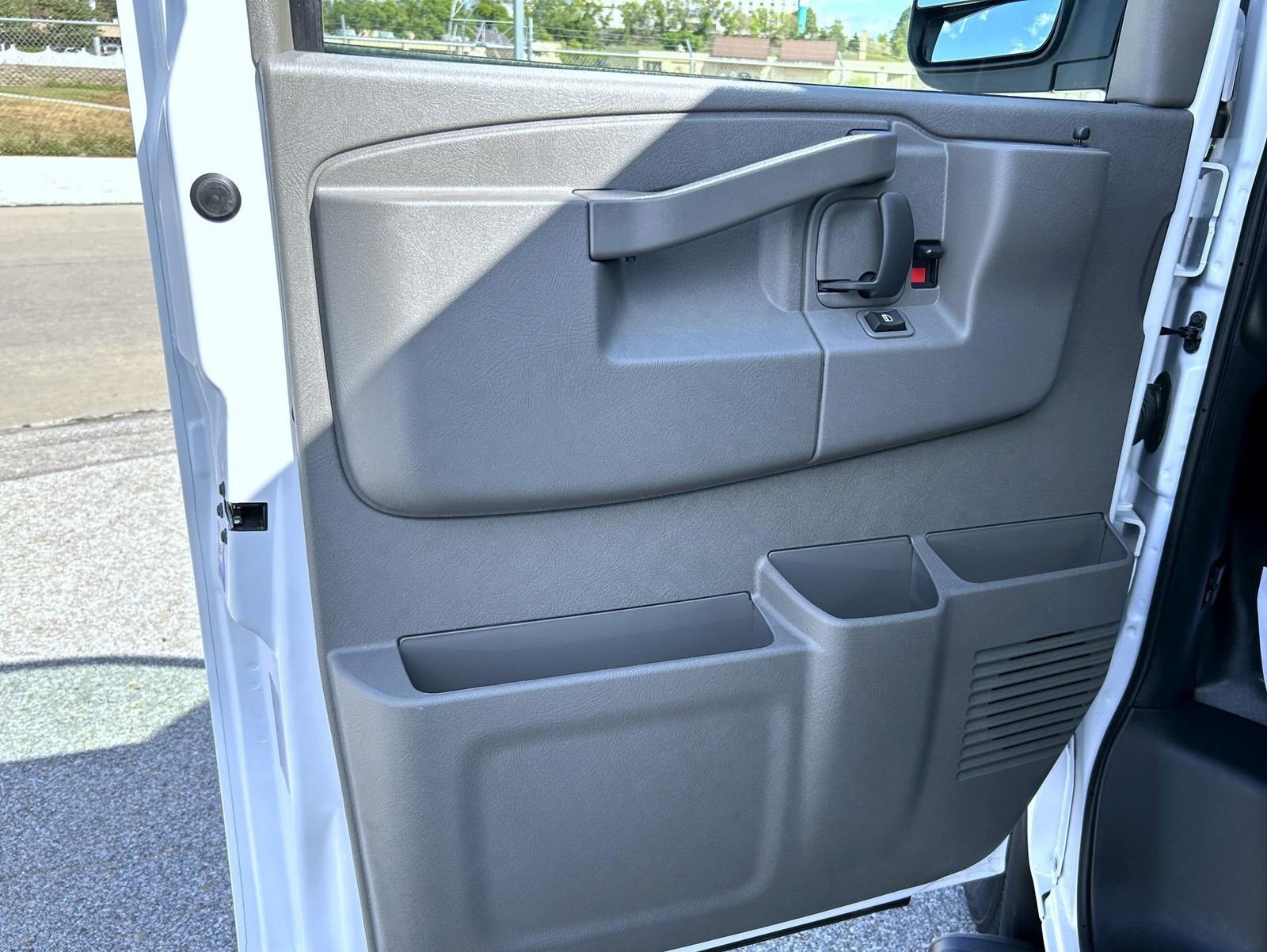 2025 Chevrolet Express Cargo Work Van - Photo 9
