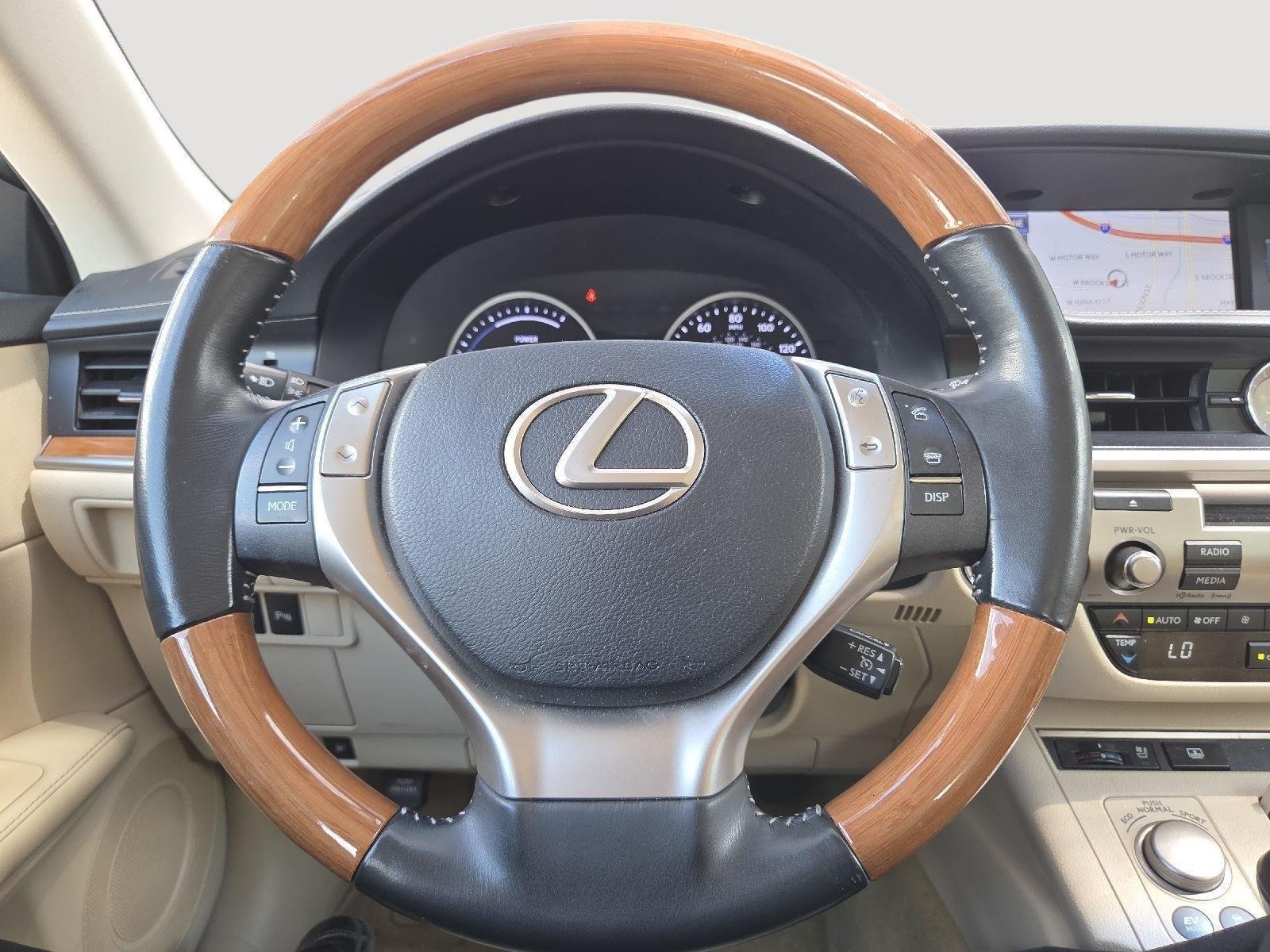 Used 2013 Starfire Pearl Lexus Hybrid image 31