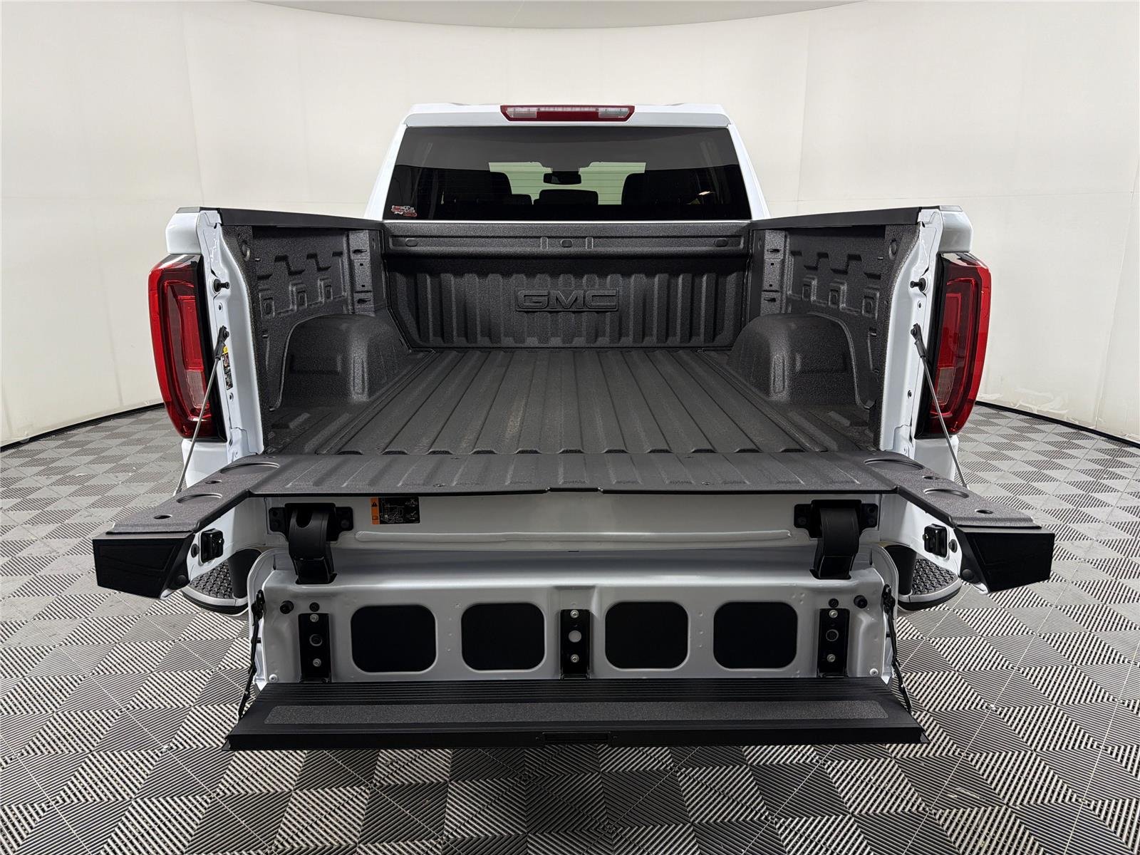 2026 GMC Sierra 1500 SLT - Photo 16