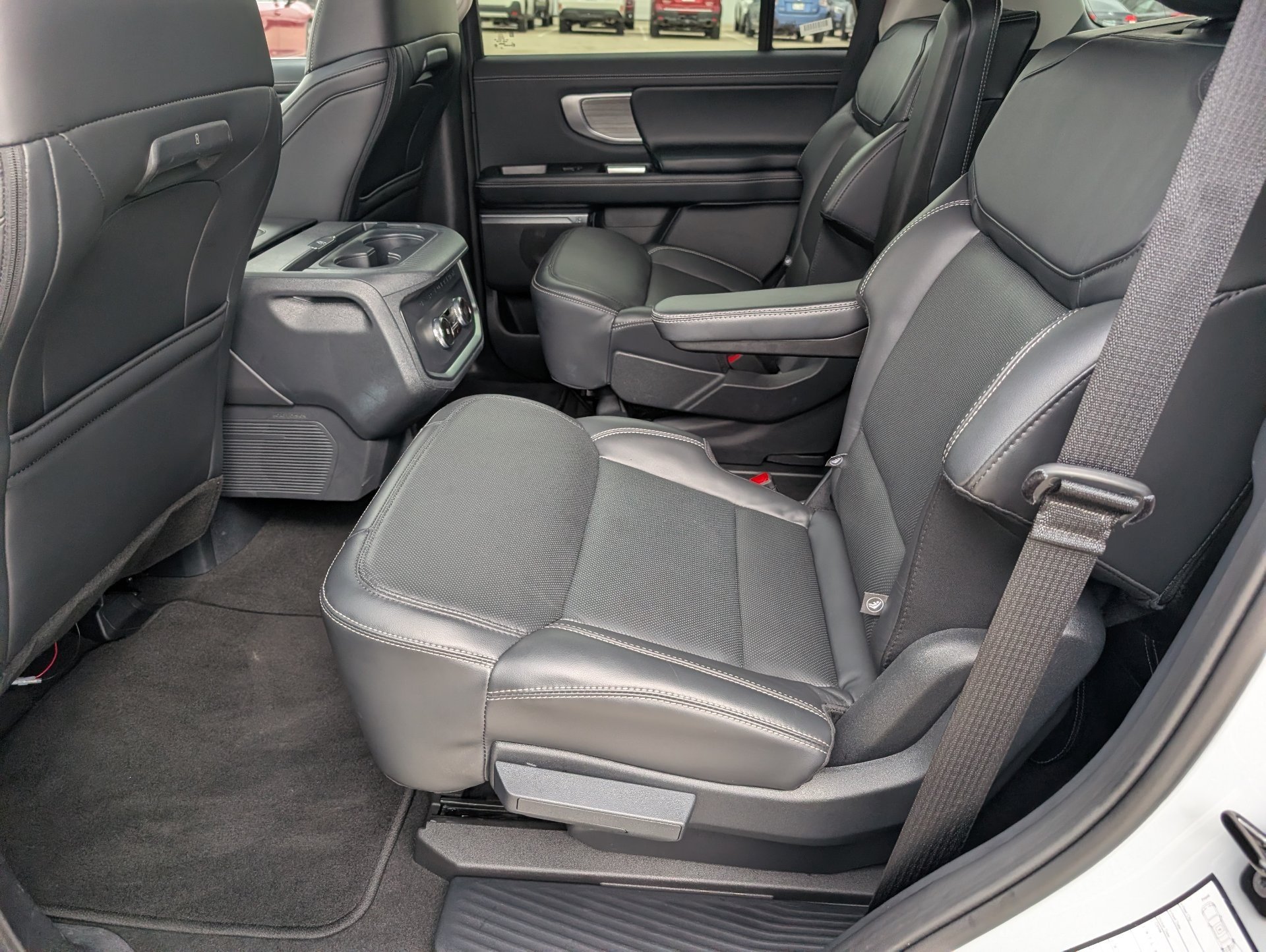 Used 2025 Silver Ford Platinum image 26