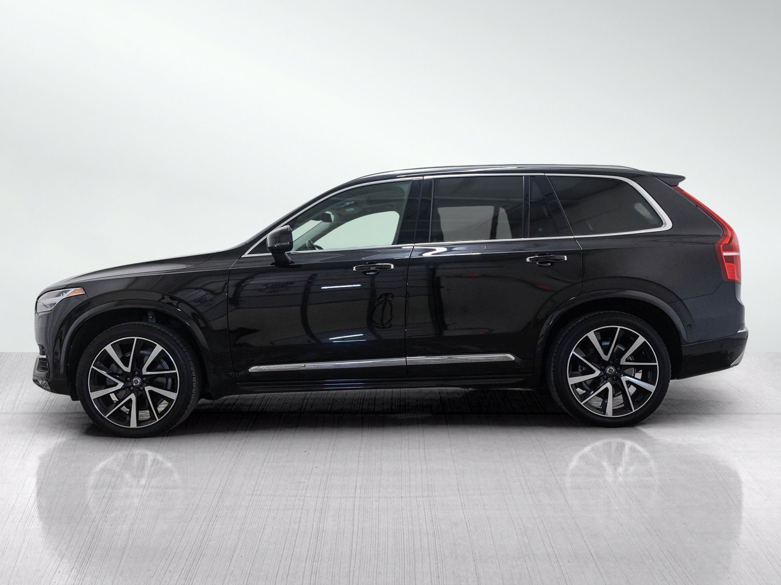 Used 2018 Onyx Black Metallic Volvo Inscription image 3