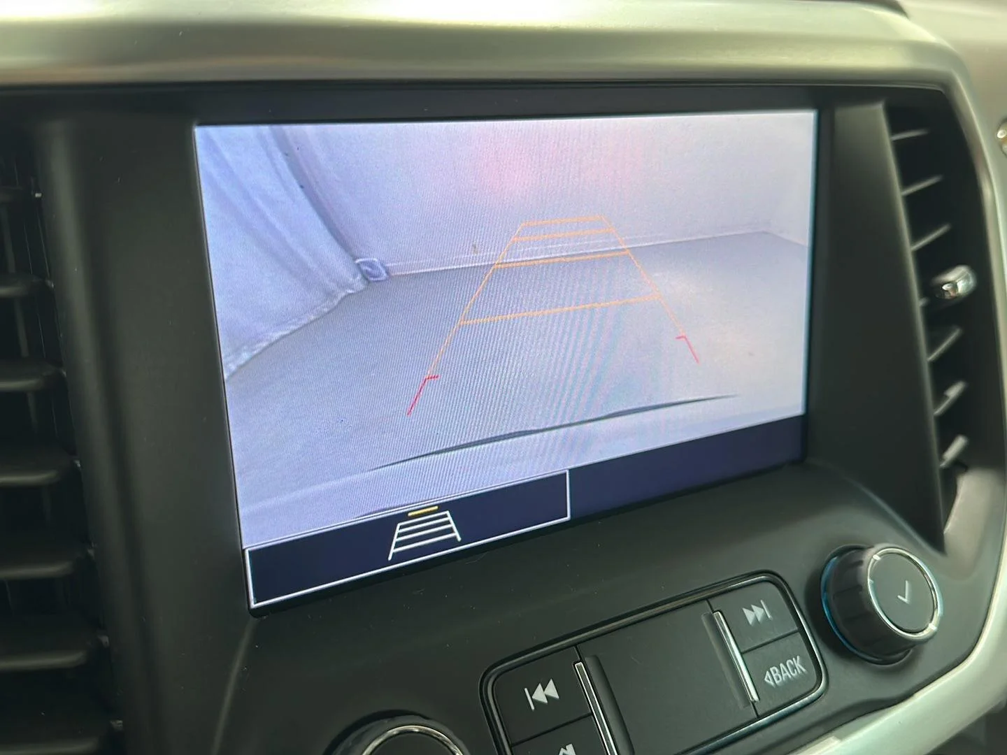 Used 2023 Summit White GMC SLE image 13