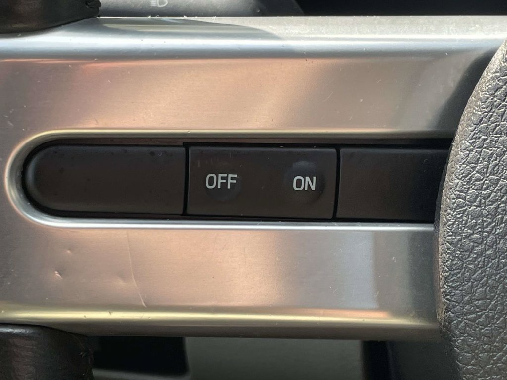 Used 2007  Ford GT Deluxe image 22