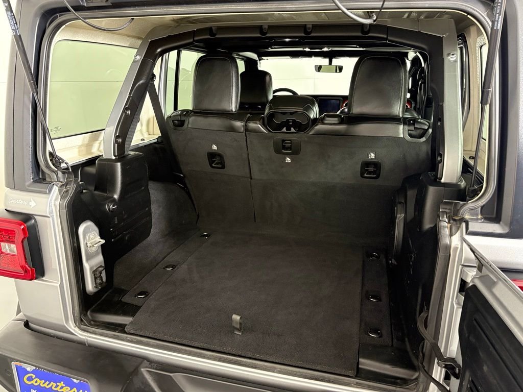 Used 2021 Silver Jeep Unlimited Rubicon image 22