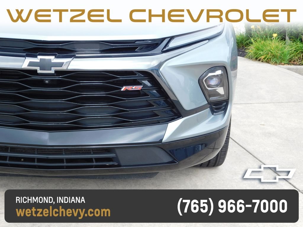 Used 2025 Gray Chevrolet RS image 9