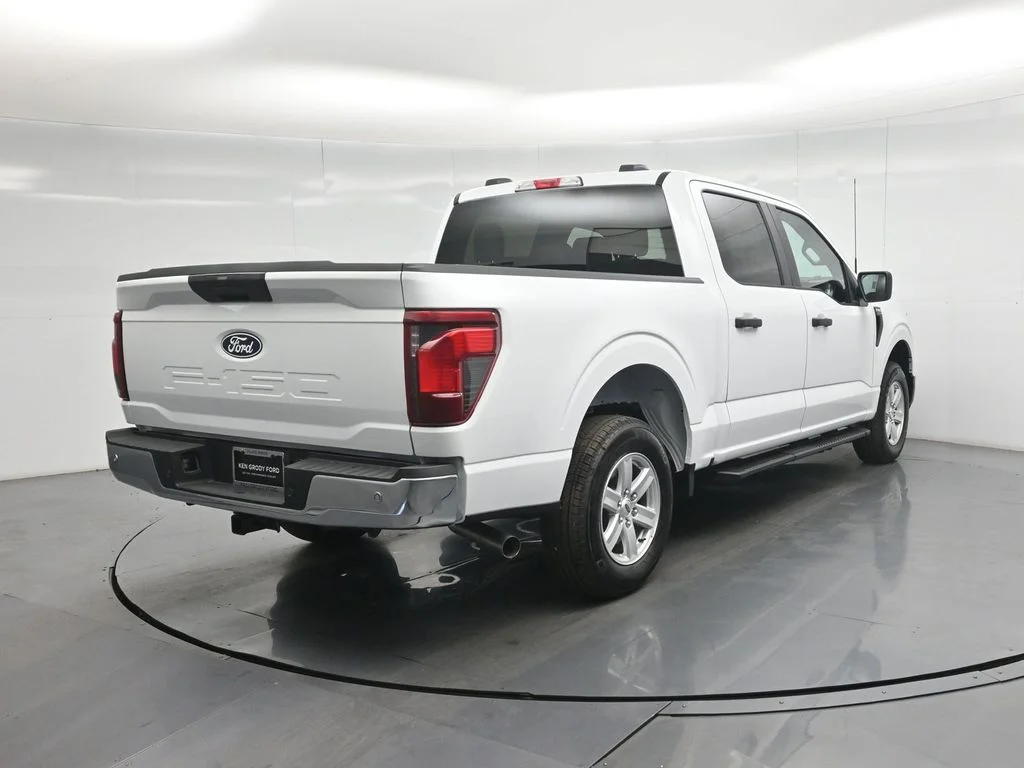 New 2026 Oxford White Ford XL image 22