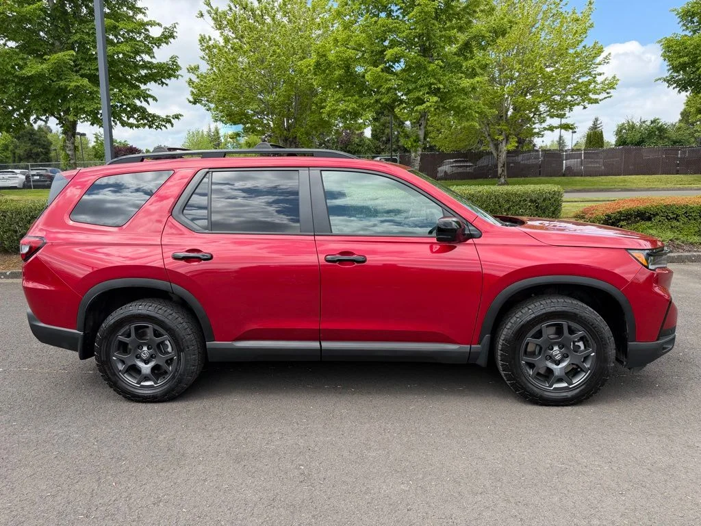 Used 2025 Radiant Red Honda TrailSport image 9
