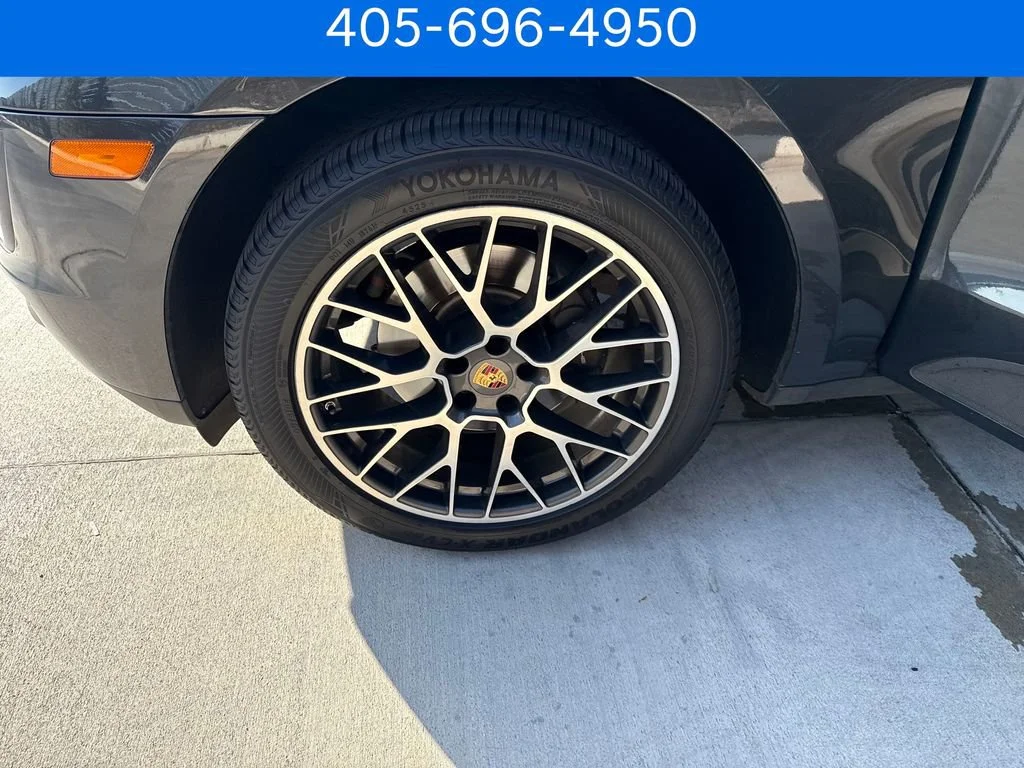 Pre-Owned 2018 Porsche Macan Base