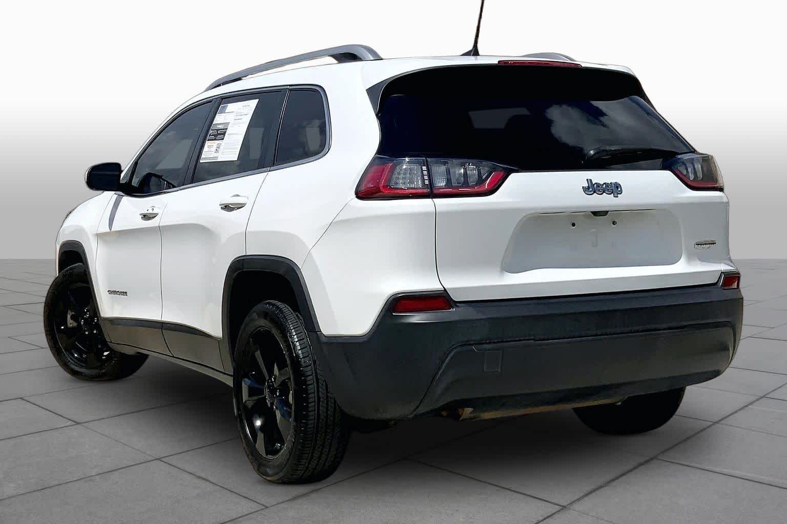 Used 2019 Bright White Clearcoat Jeep Latitude Plus image 12