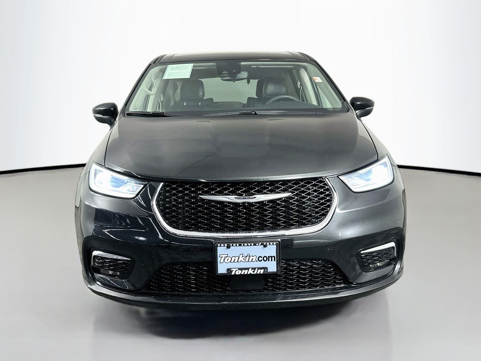 Used 2023 Brilliant Black Crystal Pearlcoat Chrysler Touring L image 2