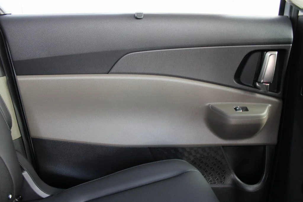 New 2026 White Kia EX image 37