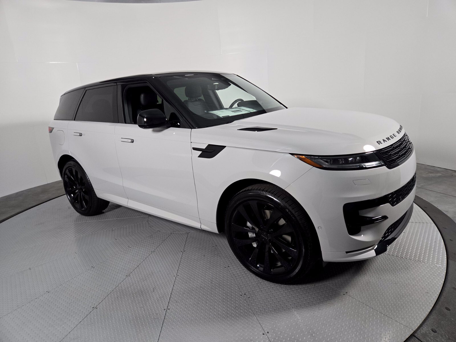 New 2027 Borasco Grey Land Rover Dynamic SE image 16