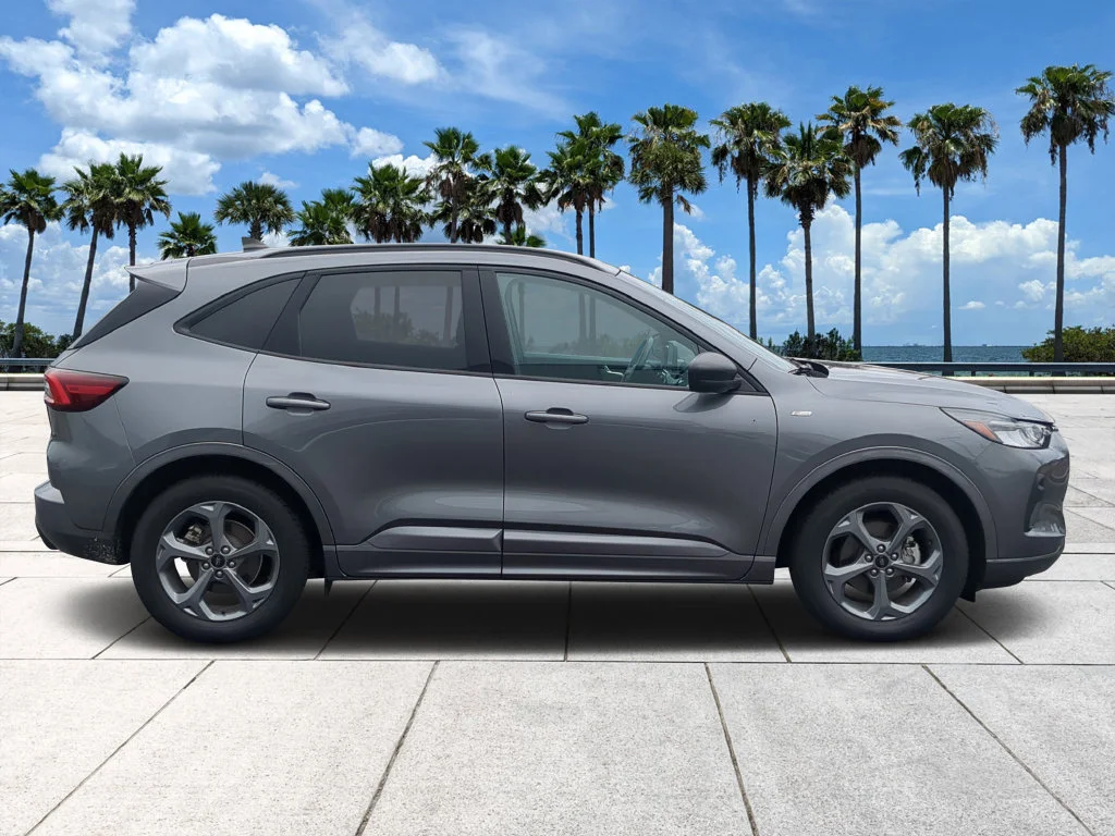Used 2024 Gray Ford ST-Line image 4