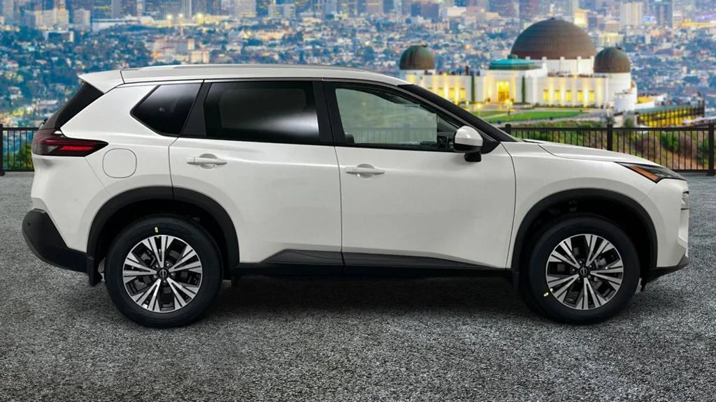 Used 2023 White Nissan SV image 4