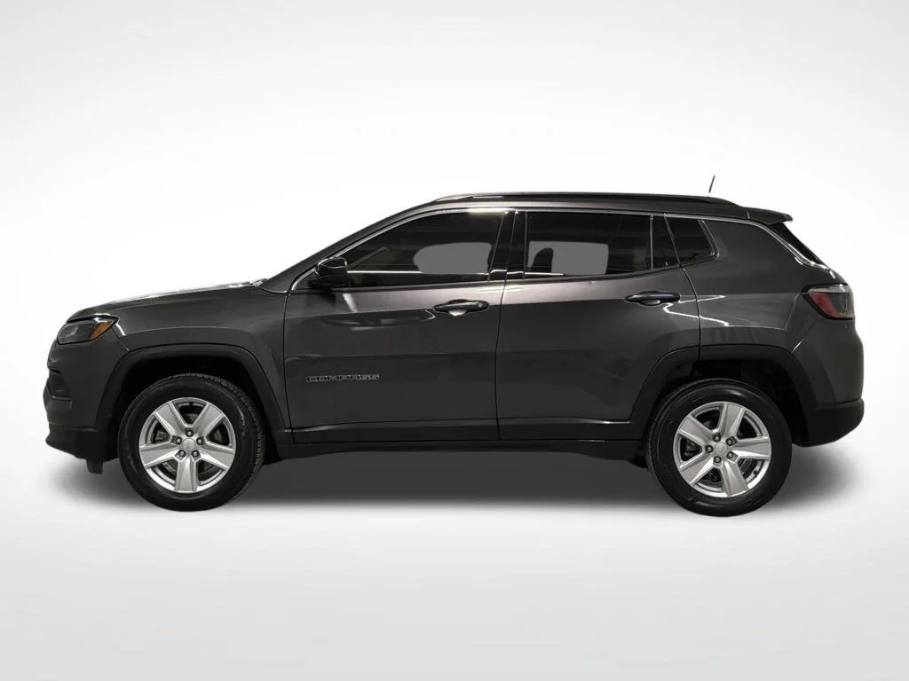 Used 2022 Crystal Metallic Jeep Latitude image 28