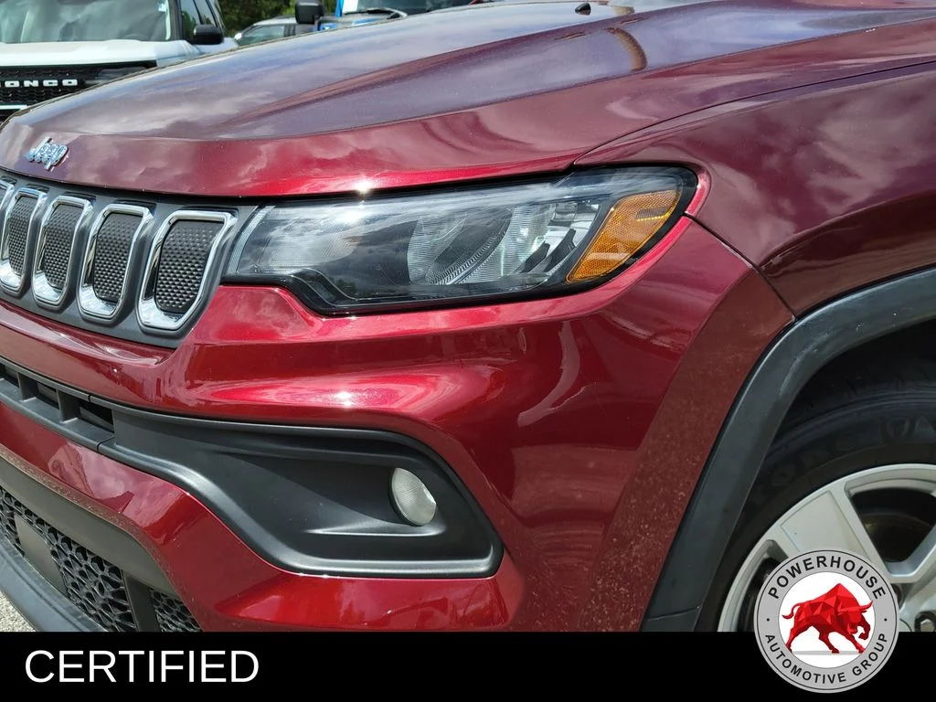 Used 2022 Red Jeep Latitude image 11