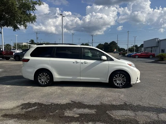 Used 2018 White Toyota XLE image 4