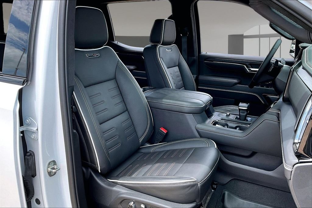 Used 2024 White GMC AT4X image 7
