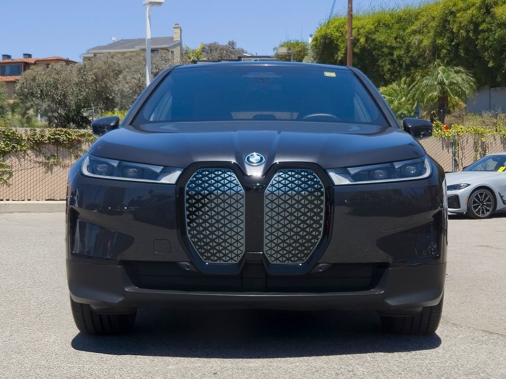 Used 2024 Dark Graphite Metallic BMW xDrive50 image 2