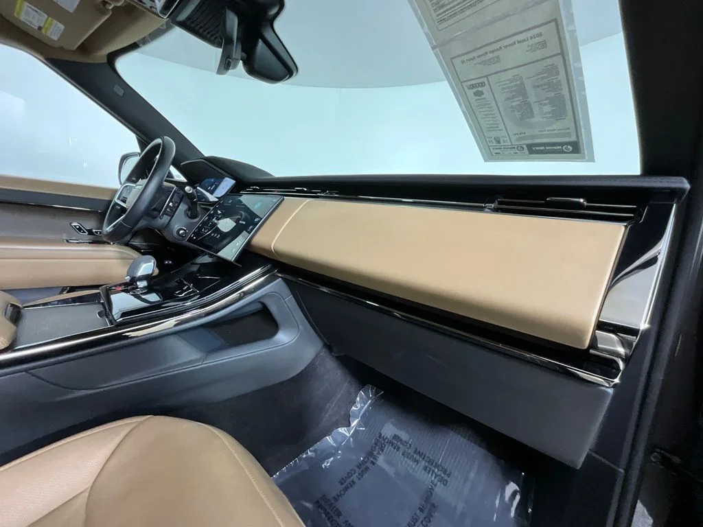 Used 2024 Brown Land Rover SE image 19