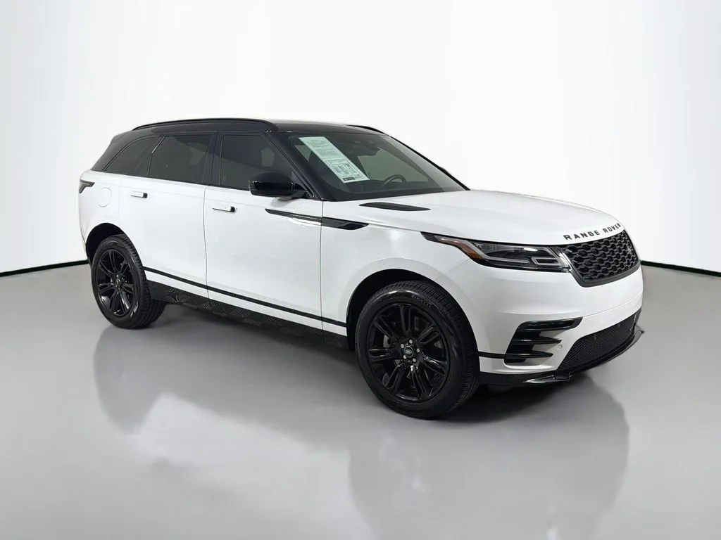 Used 2023 White Land Rover R-Dynamic S MHEV image 3