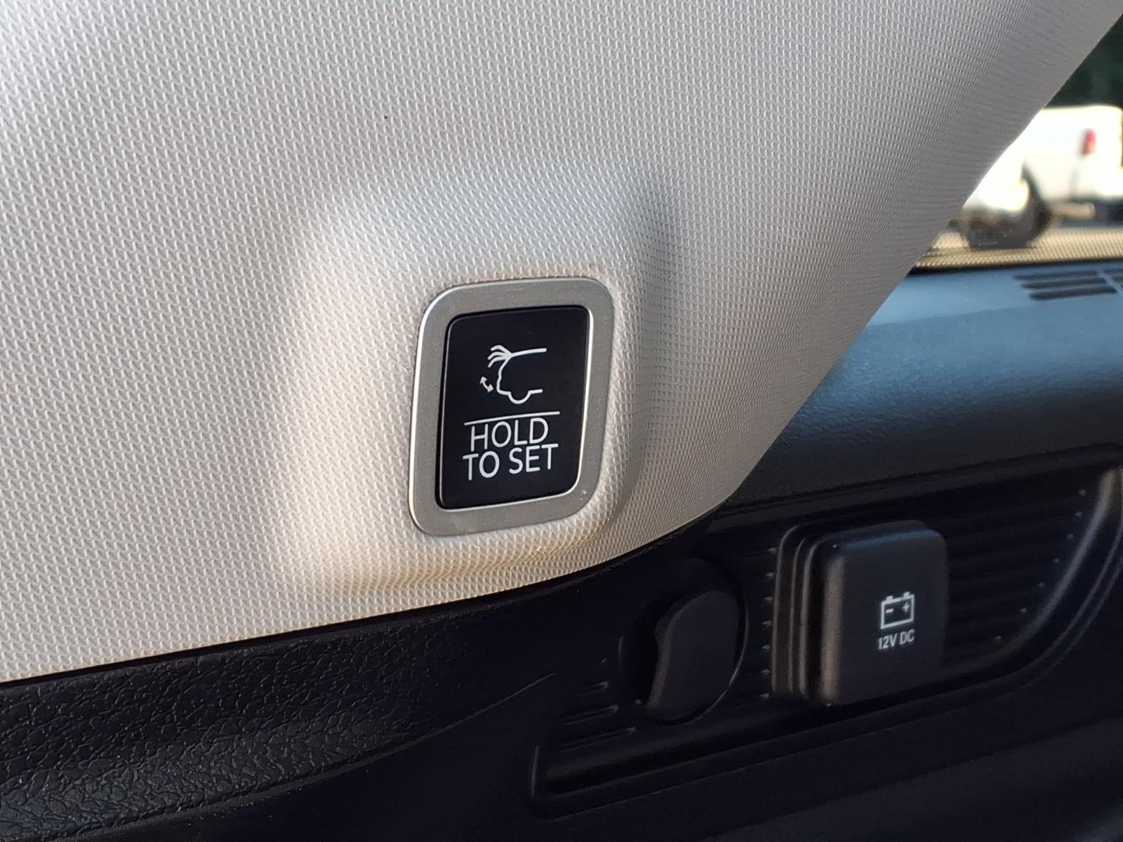 Used 2023 White/off-white Jeep Limited image 22