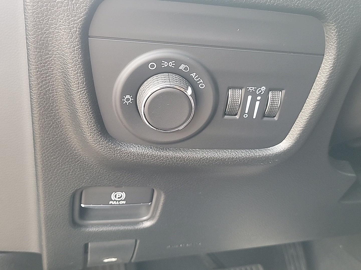 Used 2025 Baltic Gray Metallic Clearcoat Jeep Altitude X image 27