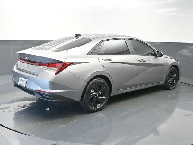 Used 2023 Silver Hyundai SEL image 7