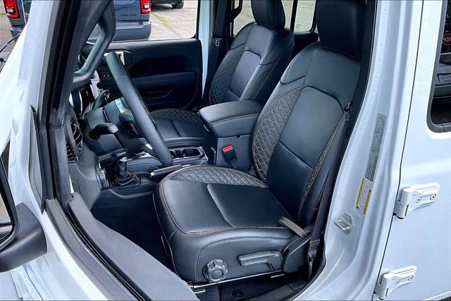 Used 2023 White Jeep Overland image 18
