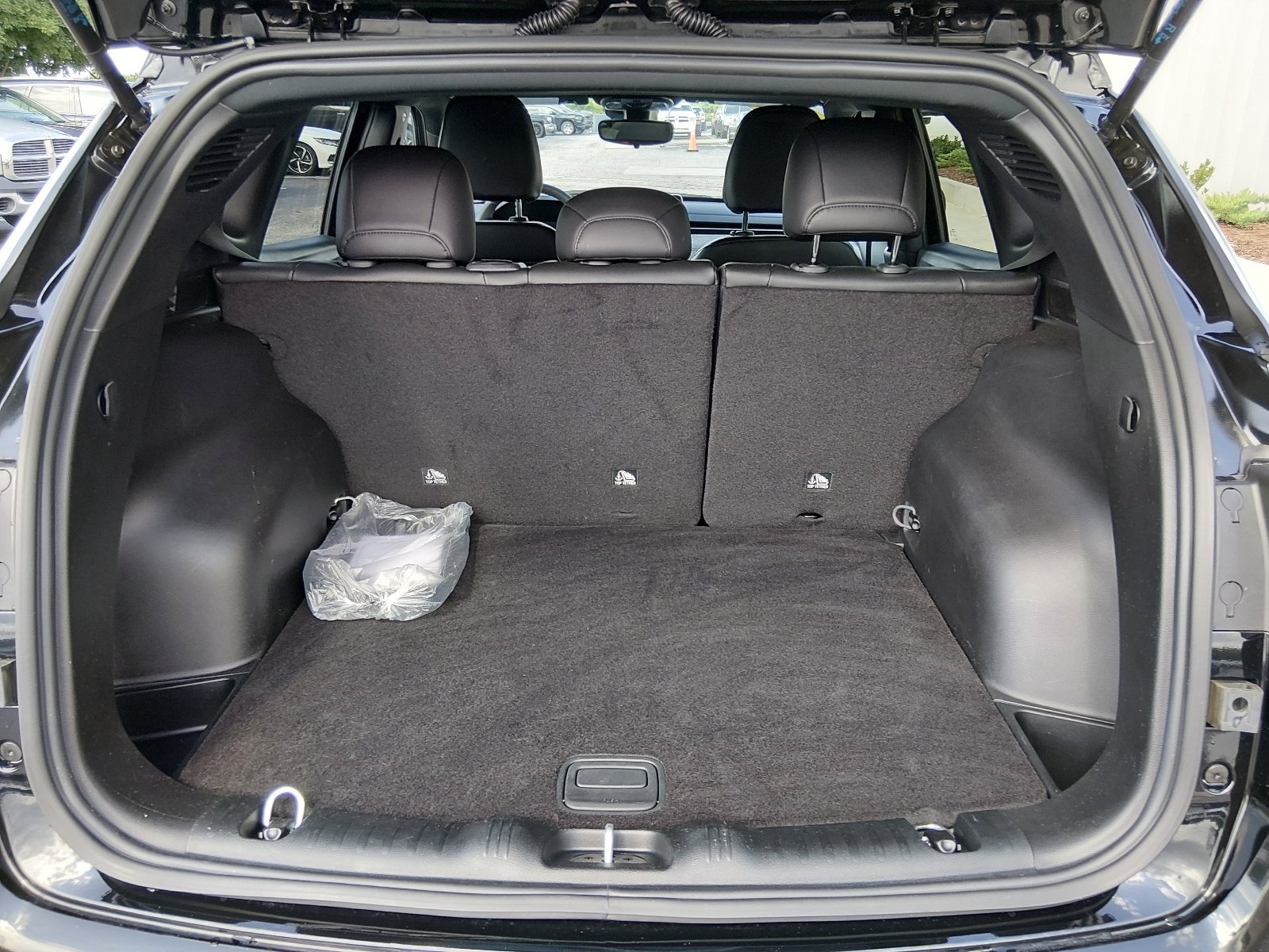 Used 2026 Diamond Black Crystal Pearl Coat Jeep Latitude image 14