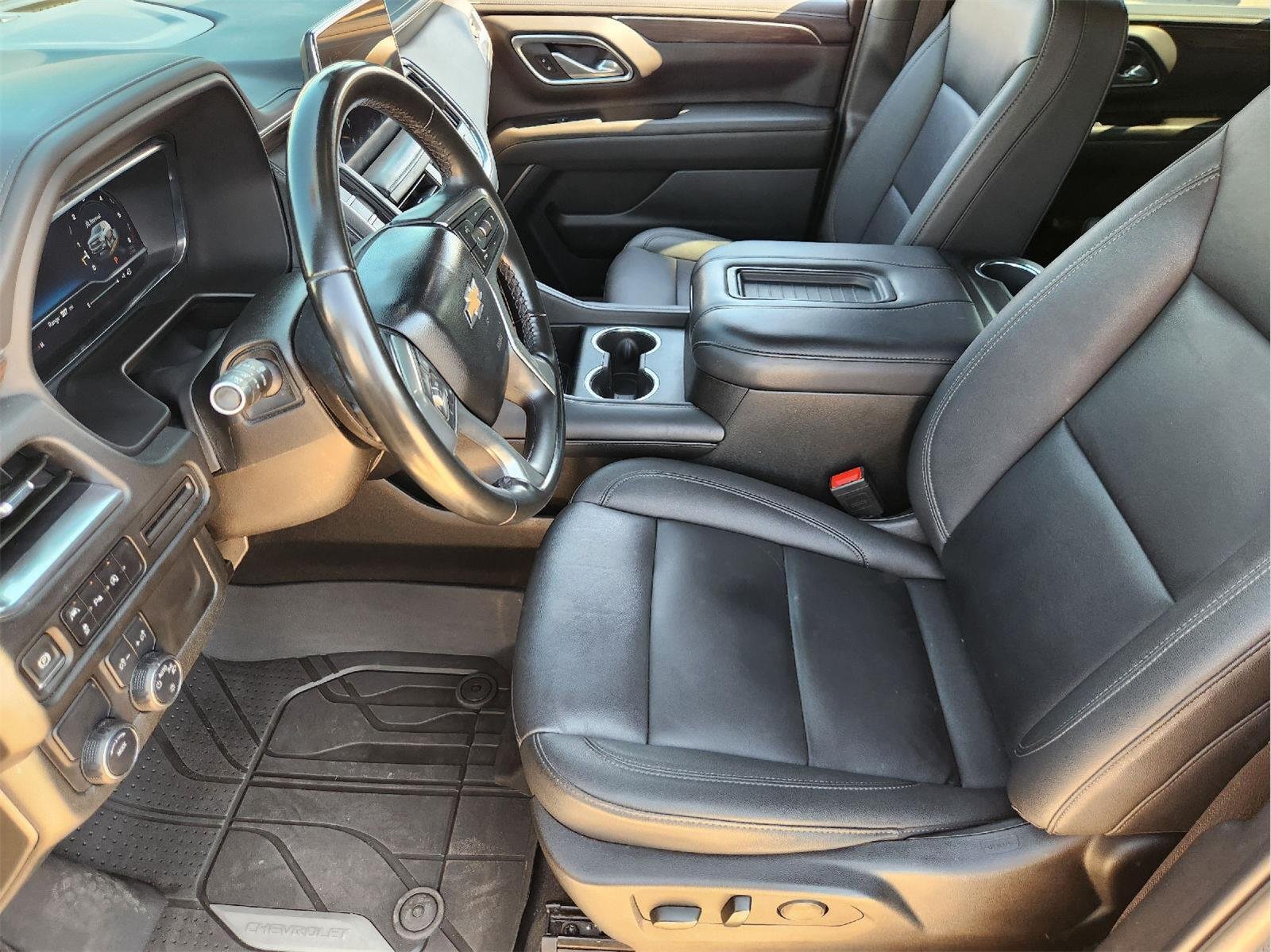 2024 Chevrolet Suburban photo 10 of 32
