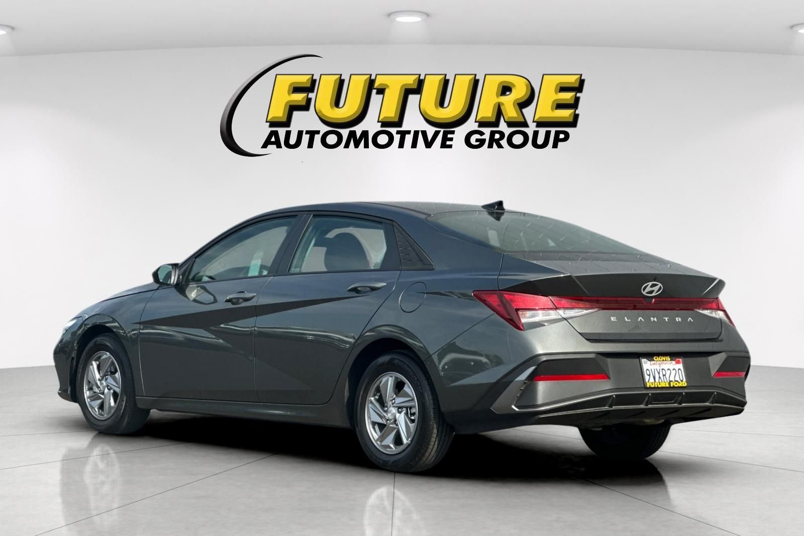 Certified Used 2025 Gray Hyundai SE image 5
