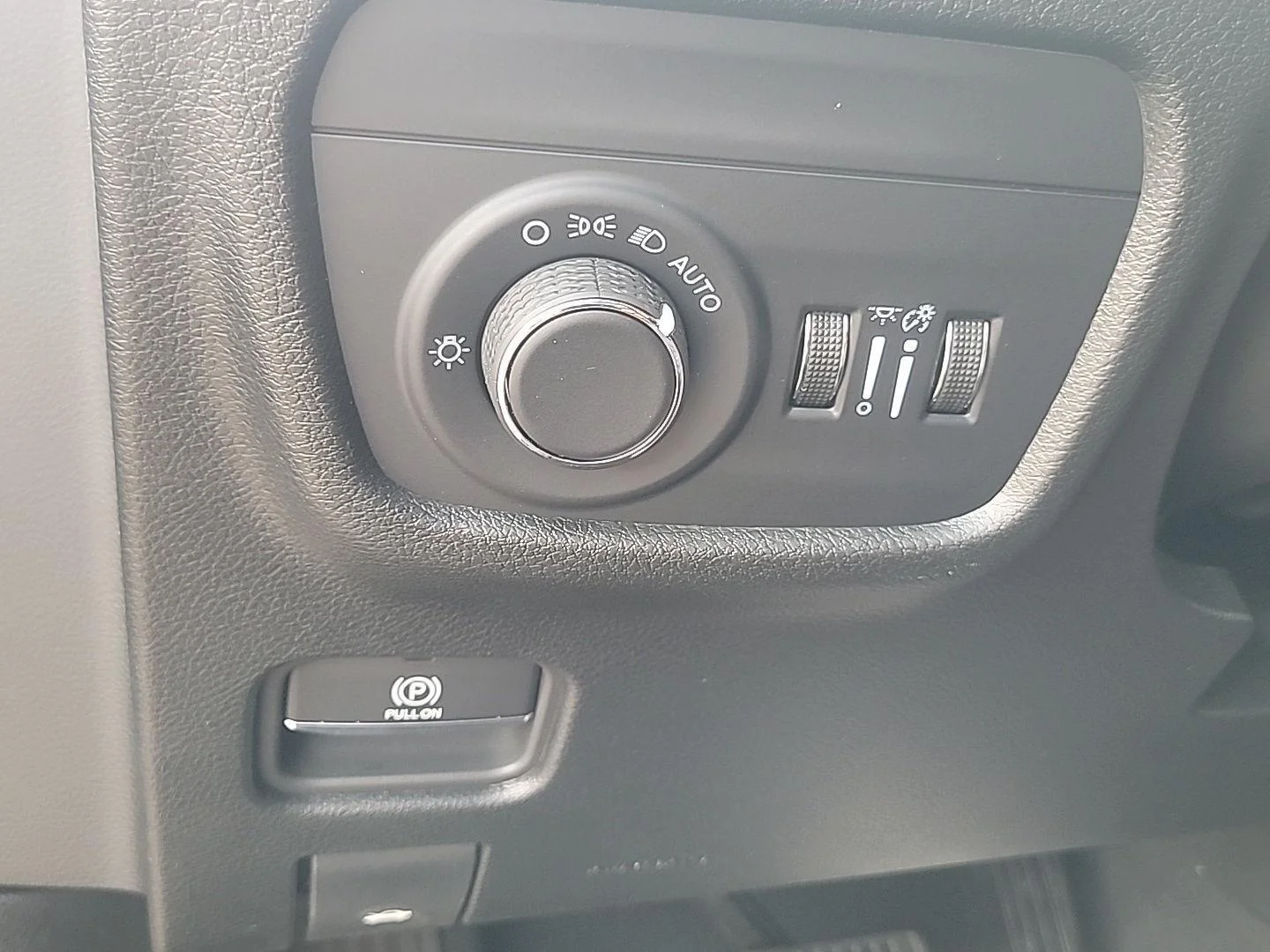 Used 2025 Baltic Gray Metallic Clearcoat Jeep Altitude X image 27