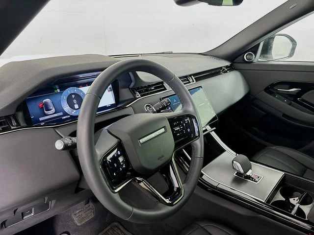Certified Used 2026  Land Rover S image 9