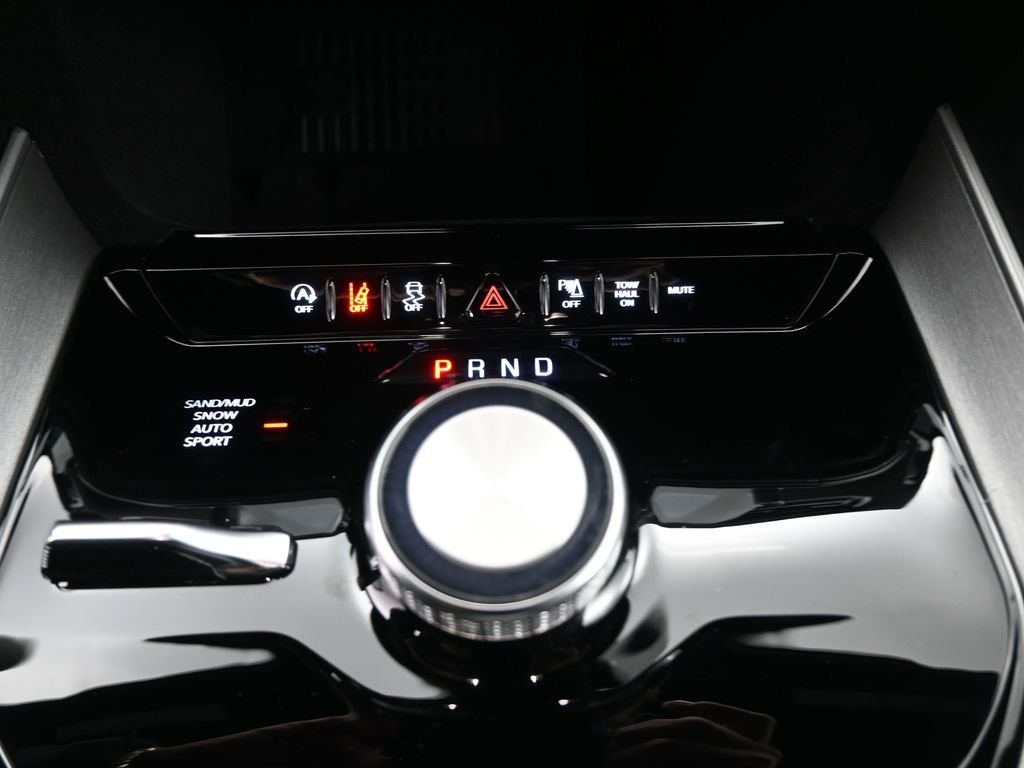 New 2026 Bright White Clear-Coat Exterior Paint Jeep Limited Altitude image 9
