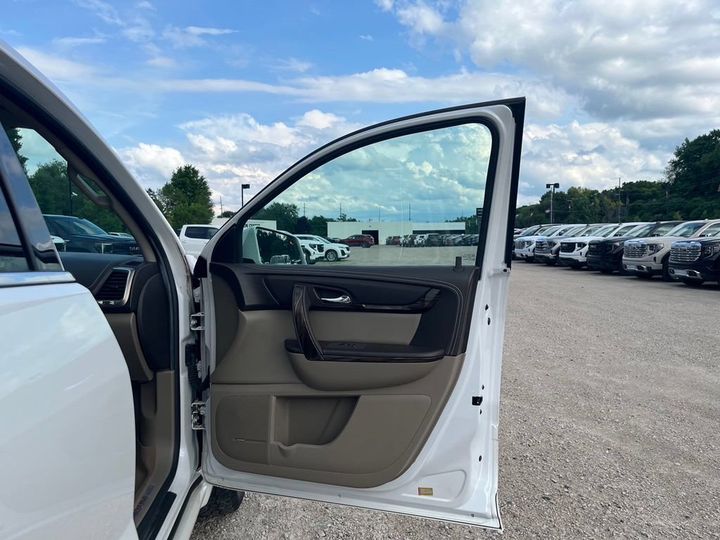 Used 2016 WHITE FROST TRICOAT GMC Denali image 37