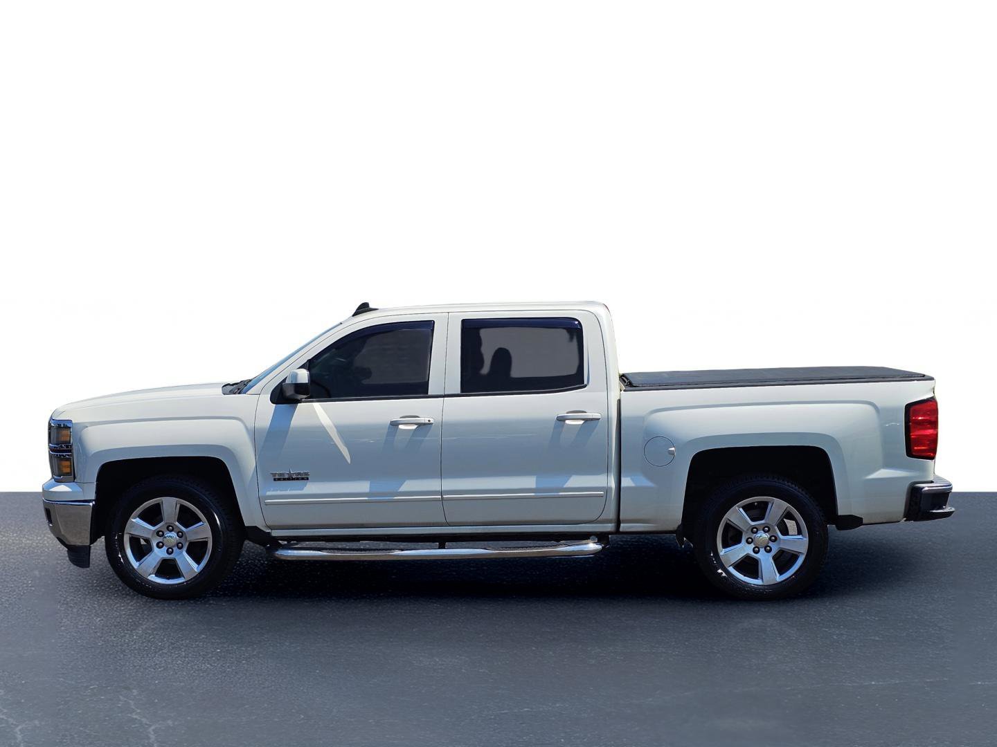 Used 2015 White Diamond Tricoat Chevrolet LT image 13