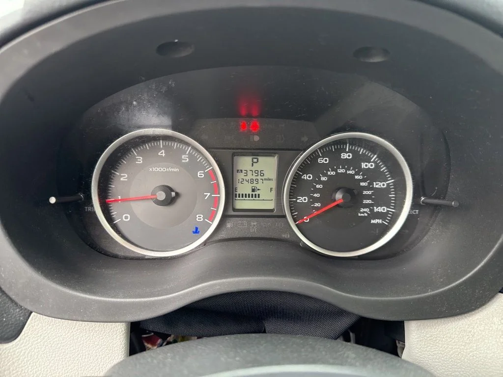 Used 2015 White Subaru 2.5i image 29