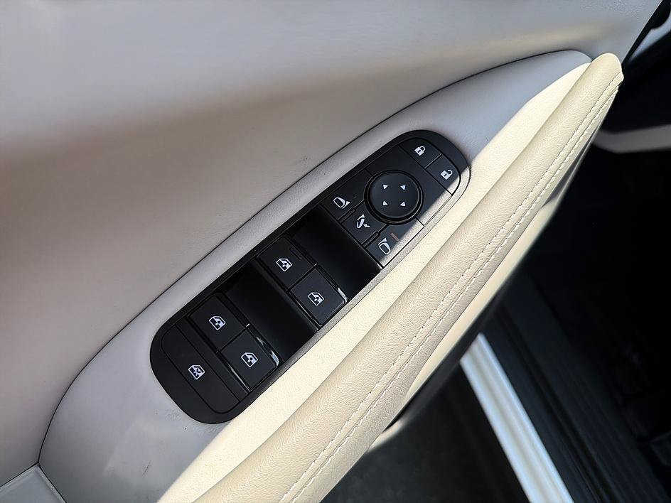 New 2027 Radiant White INFINITI PURE image 11