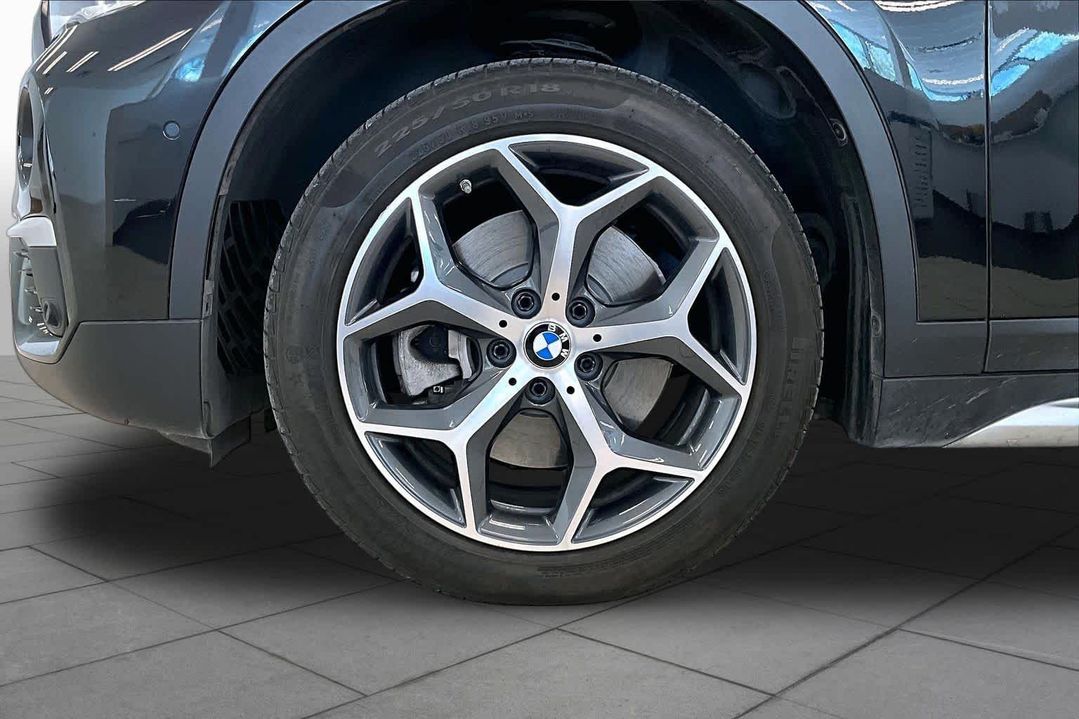 Used 2017 Black Sapphire Metallic BMW sDrive28i image 7