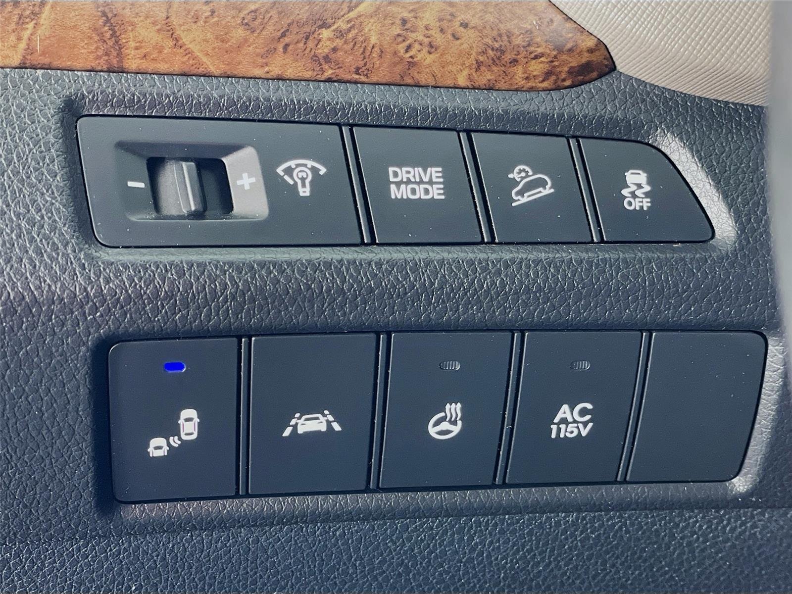 Used 2017  Hyundai Limited Ultimate image 12