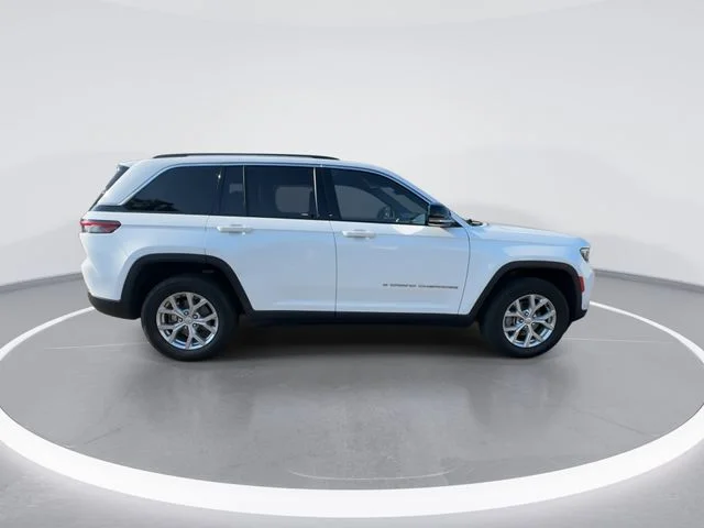 Used 2023 White Jeep Limited image 9