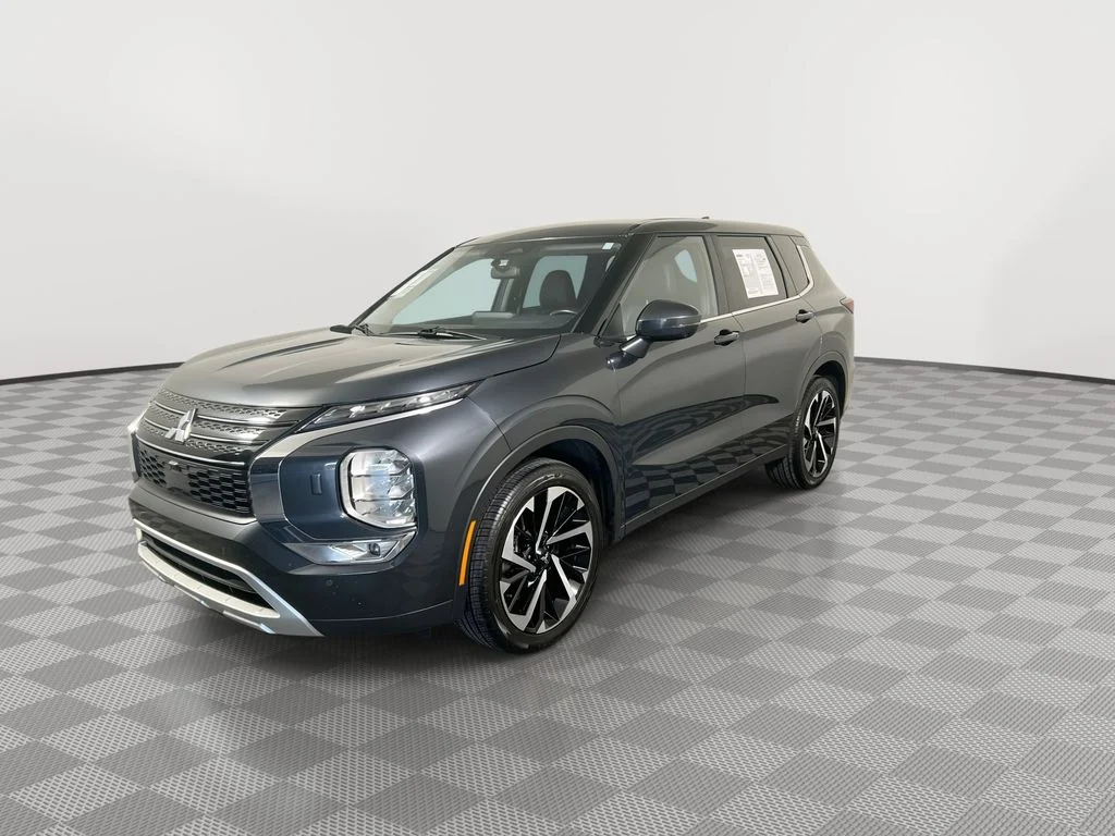 Used 2024 Gray Mitsubishi SE image 4